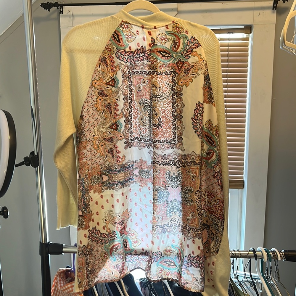 Johnny Was scarf back ~Light weight~￼ cardigan~ beige ￼~women’s size L🌺 - Picture 4 of 9